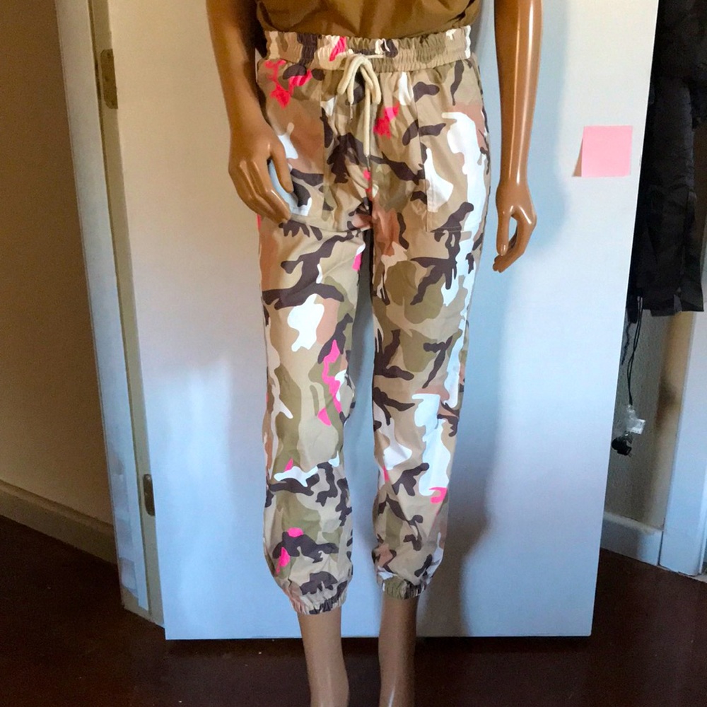 Camo joggers. Inseam: 25”. Polyester/cotton blend. Size medium.